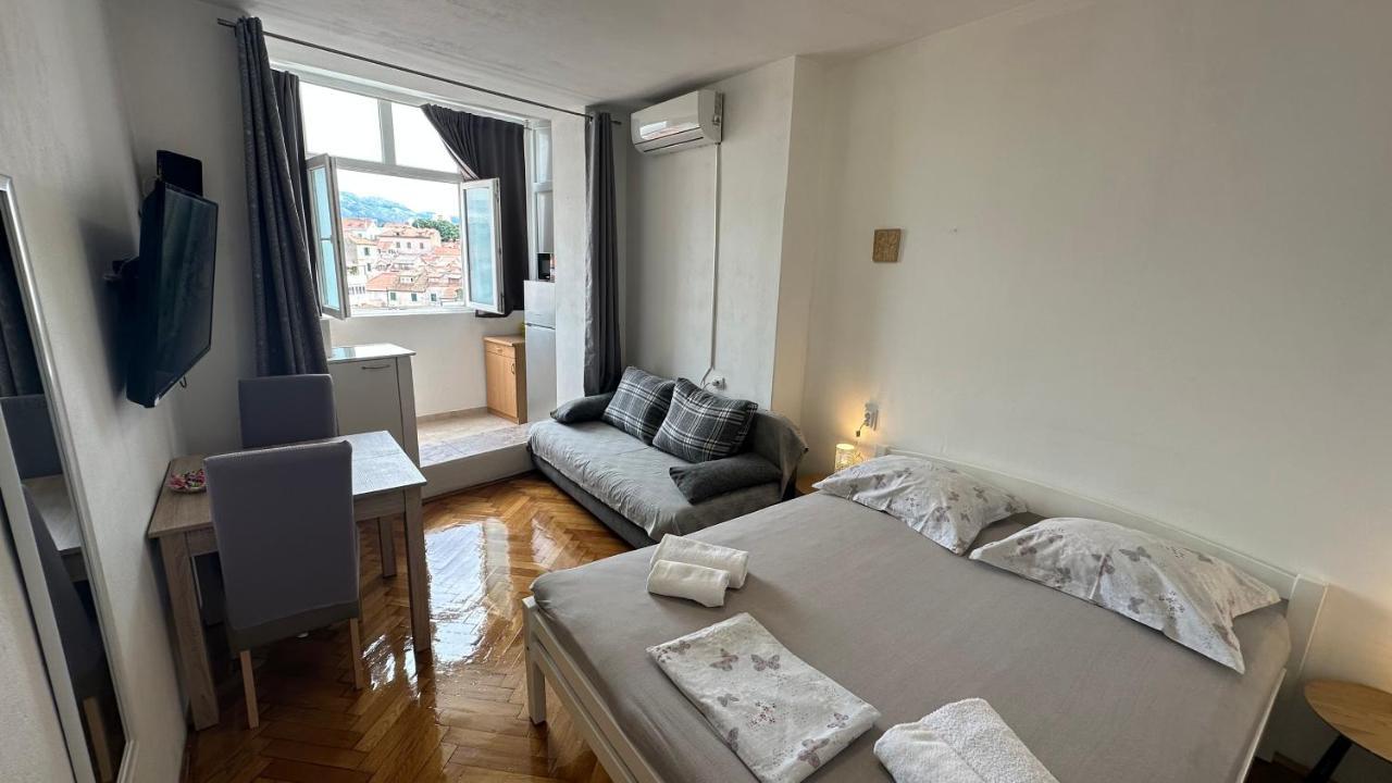 Split Apartments Trpimira Street 外观 照片